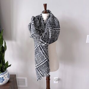 Express Houndstooth Cozy Black and White Scarf